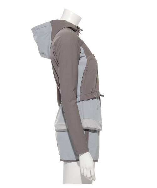 emmi（エミ）の「【emmi studio】ランニングパーカー（パーカー・レディース・BLU/RED/BLK・0/1）」の6枚目の写真