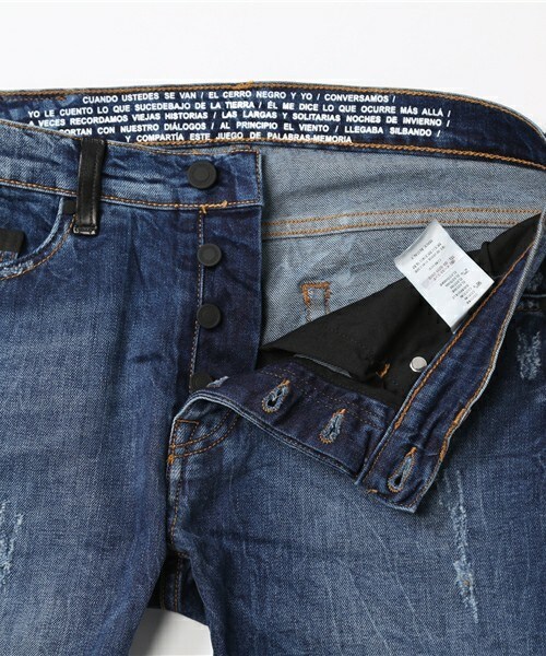 MARCELO BURLON（マルセロ・バーロン）の「MARCELO BURLON SLIM FIT DENIM（デニムパンツ・メンズ・ダークブルー・29/30/28/31）」の2枚目の写真