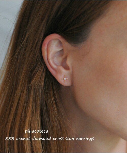 pinacoteca(ピナコテーカ)の「ピナコテーカ 553 アクセント ダイヤモンド クロス スタッド ピアス(ピアス(両耳用)・レディース・ゴールド・Free)」の3枚目の写真