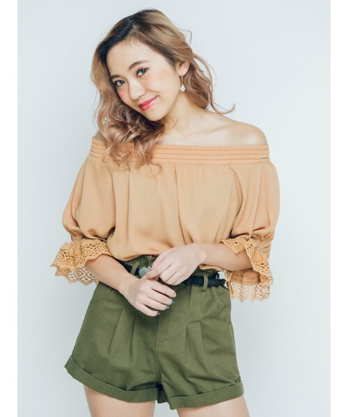 EVRIS（エヴリス）の「シャーリングショートTOPS（トップス・レディース・ホワイト/ブラック/ベージュ・F）」の4枚目の写真