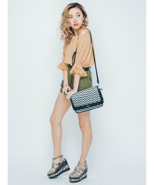 EVRIS（エヴリス）の「シャーリングショートTOPS（トップス・レディース・ホワイト/ブラック/ベージュ・F）」の5枚目の写真