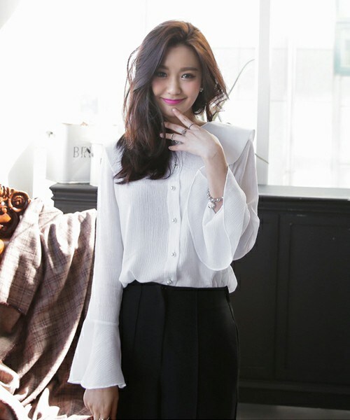 DHOLIC(ディーホリック)の「ビックカラーフレアカフスブラウス(シャツ/ブラウス・レディース・ネイビー/ホワイト・FREE)」の2枚目の写真