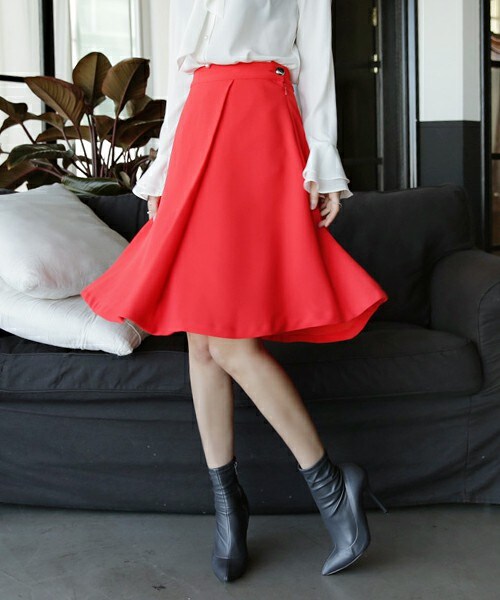 DHOLIC（ディーホリック）の「ワンボタンタックハイウエストフレアスカート（スカート・レディース・ベージュ/レッド/ブラック・FREE）」の3枚目の写真