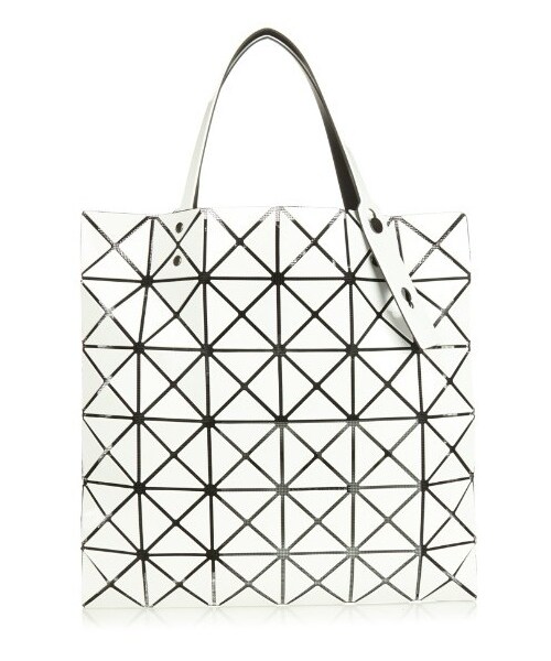 BAO BAO ISSEY MIYAKE(バオバオイッセイミヤケ)の「BAO BAO ISSEY MIYAKE Lucent Basic tote(トートバッグ・レディース・White・ONE SIZE)」の1枚目の写真