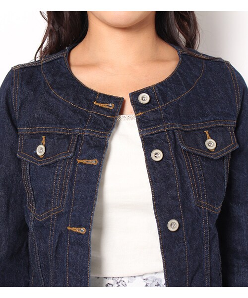 mysty woman(ミスティウーマン)の「デニムノーカラーGジャン(ジャケット/アウター・レディース・ブルー/インディゴ)」の6枚目の写真