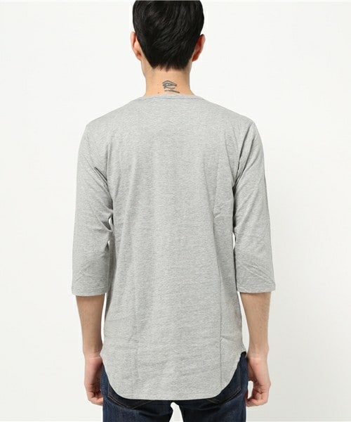 UNION STATION（ユニオンステーション）の「メンズノンノ【MEN'S NON-NO】5月号　P116　坂口 健太郎さん着用商品UネックロングTシャツ（Tシャツ/カットソー・メンズ・ホワイト/トップグレー・SMALL/MEDIUM/LARGE）」の4枚目の写真