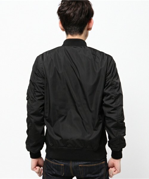 Alpha Industries（アルファインダストリーズ）の「ALPHA INDUSTRIES MA-1（ブルゾン・メンズ・ブラック/オリーブ・M/L）」の4枚目の写真