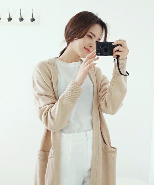 DHOLIC（ディーホリック）の「サイドスリットハイゲージロングニットカーディガン（カーディガン/ボレロ・レディース・ディープスカイブルー/ベージュ/ブラック・ＦＲＥＥ）」の3枚目の写真