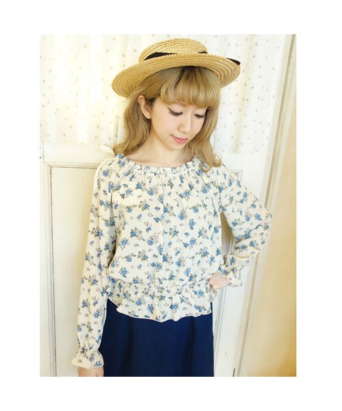 F i.n.t（フィント）の「小花柄オフショルブラウス/F&A（シャツ/ブラウス・レディース・その他）」の3枚目の写真