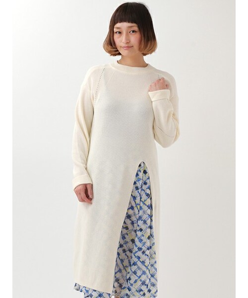 w closet(ダブルクローゼット)の「スリット入りニットワンピース(ワンピース/ドレス・レディース・オフホワイト/Lサックス/ミント・FREE)」の4枚目の写真