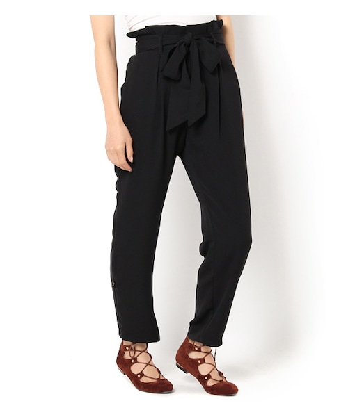 PAGEBOY(ページボーイ)の「ハイウエストリボン付きテーパードパンツ(パンツ・レディース・ブラック/ピンク)」の1枚目の写真