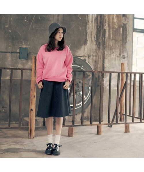 QUEEN SHOP（クイーンショップ）の「Made in Korea竹結棉帶出的色澤層次搭配羅紋布料的特性將立體感完展呈現小立領樣式與五分袖設計適合有點涼爽的春日溫度百搭的素色款絕對是妳的必備單品:)（トップス・レディース・黑/灰/白・F）」の8枚目の写真