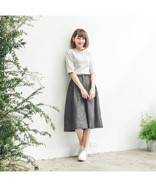 QUEEN SHOP（クイーンショップ）の「Made in Korea竹結棉帶出的色澤層次搭配羅紋布料的特性將立體感完展呈現小立領樣式與五分袖設計適合有點涼爽的春日溫度百搭的素色款絕對是妳的必備單品:)（トップス・レディース・黑/灰/白・F）」の6枚目の写真