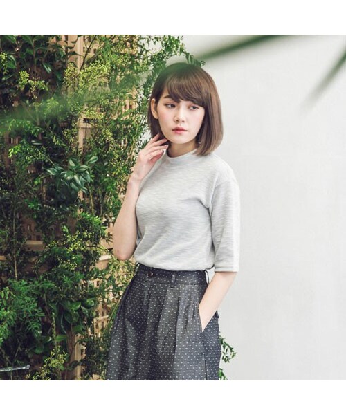 QUEEN SHOP（クイーンショップ）の「Made in Korea竹結棉帶出的色澤層次搭配羅紋布料的特性將立體感完展呈現小立領樣式與五分袖設計適合有點涼爽的春日溫度百搭的素色款絕對是妳的必備單品:)（トップス・レディース・黑/灰/白・F）」の7枚目の写真