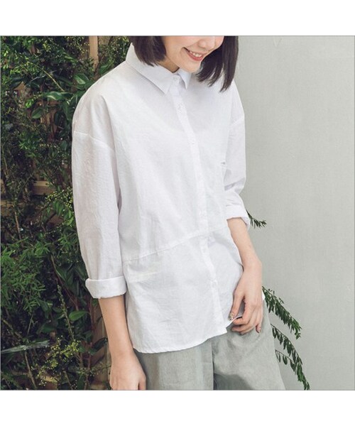 QUEEN SHOP（クイーンショップ）の「寬版剪裁帶出妳的自在率性俐落拼接加強穿搭層次感多種色彩提供選擇還有本季最夯的粉彩色調開襟作外搭 或著單穿配上男友褲都是休閒時尚的好選擇喔!（トップス・レディース・白/粉/黃/綠/深藍/淺藍・F）」の8枚目の写真