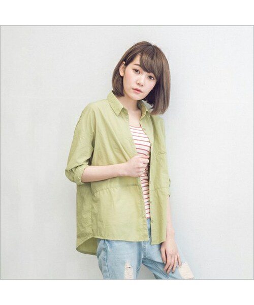 QUEEN SHOP（クイーンショップ）の「寬版剪裁帶出妳的自在率性俐落拼接加強穿搭層次感多種色彩提供選擇還有本季最夯的粉彩色調開襟作外搭 或著單穿配上男友褲都是休閒時尚的好選擇喔!（トップス・レディース・白/粉/黃/綠/深藍/淺藍・F）」の7枚目の写真