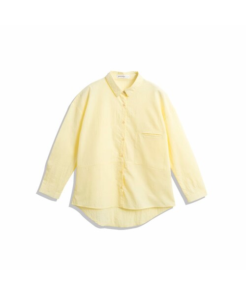 QUEEN SHOP（クイーンショップ）の「寬版剪裁帶出妳的自在率性俐落拼接加強穿搭層次感多種色彩提供選擇還有本季最夯的粉彩色調開襟作外搭 或著單穿配上男友褲都是休閒時尚的好選擇喔!（トップス・レディース・白/粉/黃/綠/深藍/淺藍・F）」の2枚目の写真