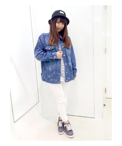 PAGEBOY(ページボーイ)の「カットオフデニムテーパードパンツ(パンツ・レディース・オフホワイト/ブルー・S/M)」の12枚目の写真