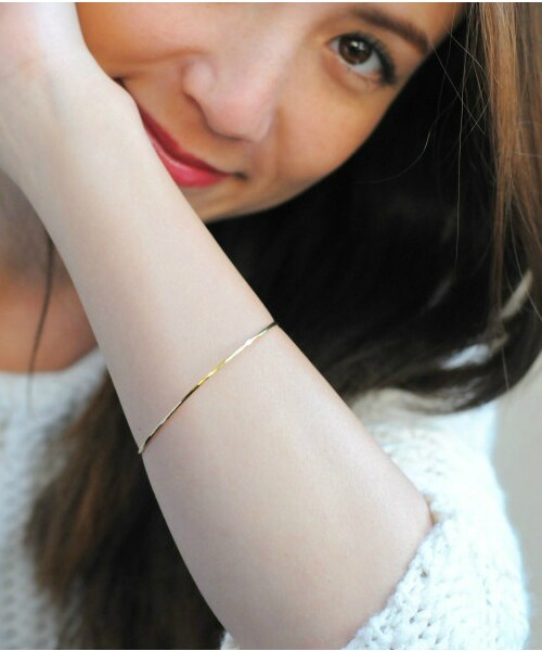 les desseins de DIEU（レデッサンドゥデュー）の「レ デッサン ドゥ デュー 456 ソリッドゴールド 金線 バングル 1.2ミリ（バングル/リストバンド・レディース・ゴールド・19cm）」の2枚目の写真