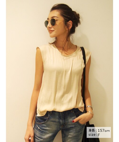 Ungrid（アングリッド）の「ヴィンテージサテンノースリトップス（トップス・レディース・アイボリー/ブラック/カーキ・F）」の4枚目の写真