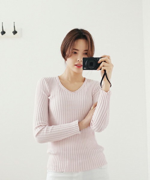 DHOLIC（ディーホリック）の「Ｖネックスリムフィットリブニットプルオーバー（ニット/セーター・レディース・ミント/ライトピンク/ネイビー/ホワイトアイボリー・ＦＲＥＥ）」の4枚目の写真