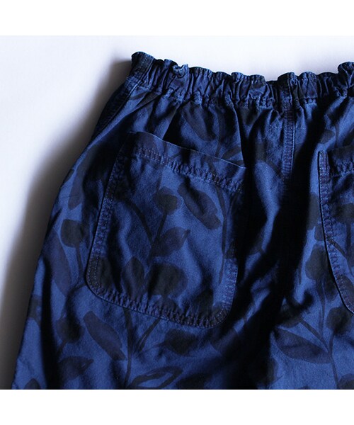 VOO（ヴォー）の「Dyed Flower Shorts・撥（パンツ・Indigo・1/2）」の6枚目の写真