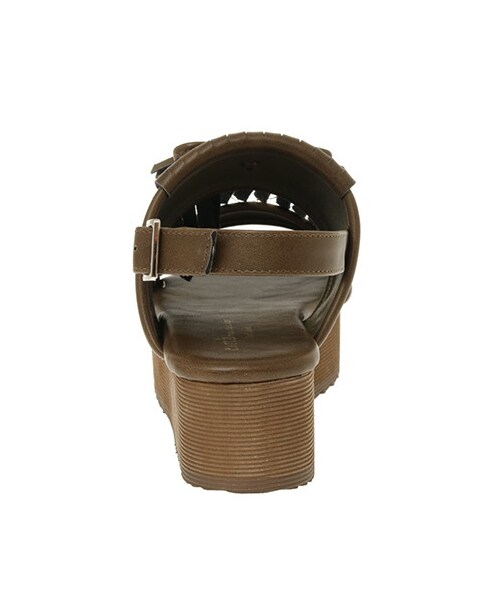 earth music&ecology(アースミュージックアンドエコロジー)の「タッセル厚底サンダル(シューズ・オフホワイト/ブラック/キャメル/カーキ・22.5cm/23cm/23.5cm/24cm/24.5cm)」の7枚目の写真