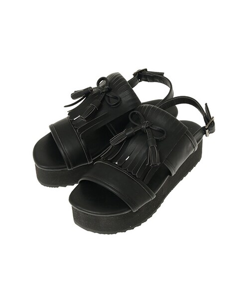 earth music&ecology(アースミュージックアンドエコロジー)の「タッセル厚底サンダル(シューズ・オフホワイト/ブラック/キャメル/カーキ・22.5cm/23cm/23.5cm/24cm/24.5cm)」の2枚目の写真