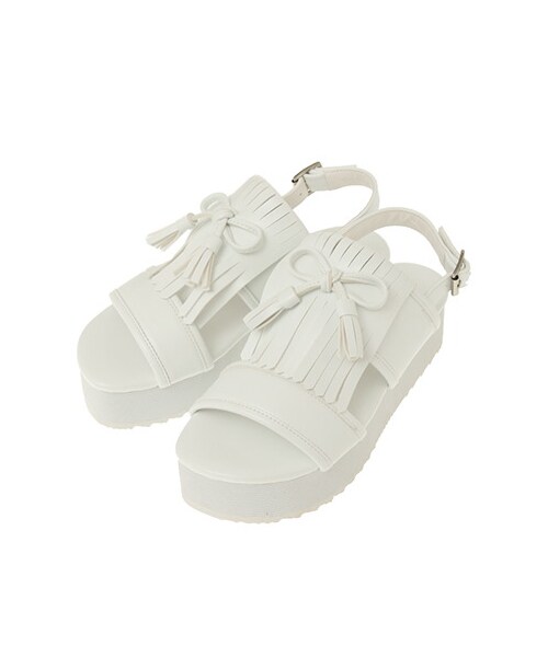 earth music&ecology(アースミュージックアンドエコロジー)の「タッセル厚底サンダル(シューズ・オフホワイト/ブラック/キャメル/カーキ・22.5cm/23cm/23.5cm/24cm/24.5cm)」の1枚目の写真