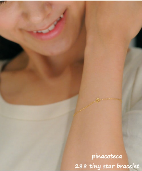 pinacoteca（ピナコテーカ）の「ピナコテーカ 288 タイニー スター ブレスレット（ブレスレット・レディース・ゴールド・16.5cm）」の2枚目の写真