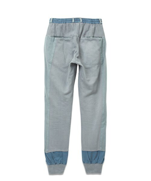 DISCOVERED（ディスカバード）の「DISCOVERED オーバーダイスウェットパンツ（その他パンツ・メンズ・ブラック/ブルー・1/2）」の3枚目の写真