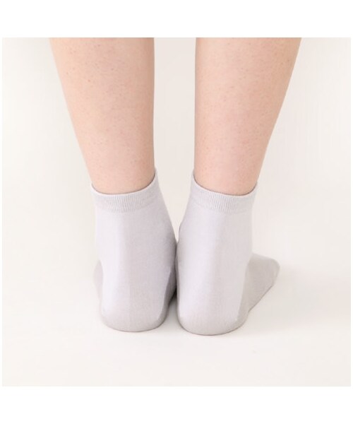 靴下屋（クツシタヤ）の「ハイゲージ無地ショートソックス（ソックス・靴下・レディース・オフホワイト/サラシ/シルバーグレー/クロ/チャコールグレー/ピーチ/パステルピンク/オレンジ/ライムイエロー/サックス/コン/ラベンダー・22.0～24.0cm）」の16枚目の写真