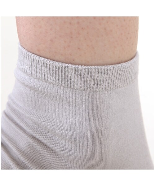 靴下屋（クツシタヤ）の「ハイゲージ無地ショートソックス（ソックス・靴下・レディース・オフホワイト/サラシ/シルバーグレー/クロ/チャコールグレー/ピーチ/パステルピンク/オレンジ/ライムイエロー/サックス/コン/ラベンダー・22.0～24.0cm）」の17枚目の写真