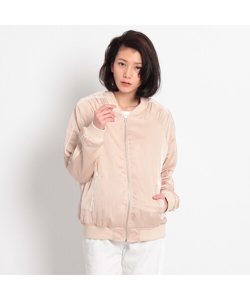 OZOC（オゾック）の「MA-1風サテンブルゾン（ジャケット/アウター・レディース・ベビーピンク/オフホワイト/オリーブグリーン・その他）」の4枚目の写真