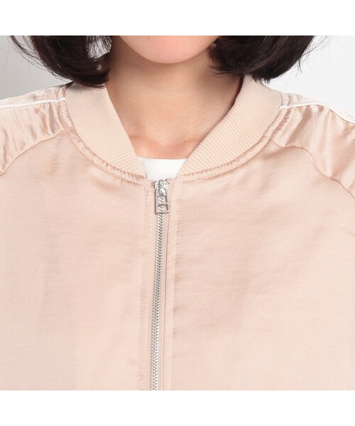 OZOC（オゾック）の「MA-1風サテンブルゾン（ジャケット/アウター・レディース・ベビーピンク/オフホワイト/オリーブグリーン・その他）」の7枚目の写真