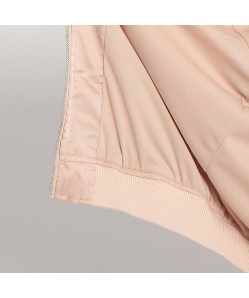 OZOC（オゾック）の「MA-1風サテンブルゾン（ジャケット/アウター・レディース・ベビーピンク/オフホワイト/オリーブグリーン・その他）」の9枚目の写真