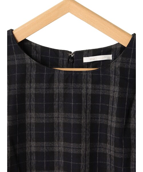 ehka sopo（エヘカソポ）の「フリルサロペット（オールインワン・サロペット・グレー/カーキ/ネイビー・M）」の6枚目の写真