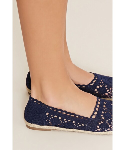FOREVER 21(フォーエバー トゥエンティーワン)の「FOREVER 21 crochet espadrille flats(シューズ・レディース・Black/Pink/White/Blue・5.5/6/6.5/7/7.5/8/8.5/9/10)」の5枚目の写真