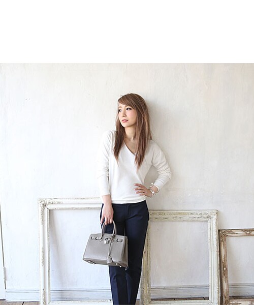 Rocotta by MOERY（ロコッタ）の「Rocotta(ロコッタ) Vネックニットトップス（ニット/セーター・レディース・ホワイト/ネイビー/ペールグレー/アイスブルー/スモーキーピンク・FREE）」の9枚目の写真