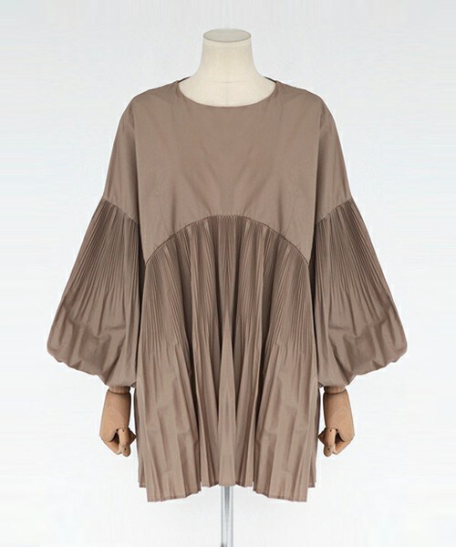 DHOLIC（ディーホリック）の「プリーツバルーンスリーブブラウス（シャツ/ブラウス・レディース・ホワイト/ダークベージュ/ネイビー・FREE）」の2枚目の写真