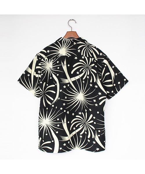 SASQUATCHfabrix.（サスクワァッチファブリックス）の「Fire Works Aloha Half Sleeve Shirts（トップス・Black x Yellow・S/M/L）」の2枚目の写真