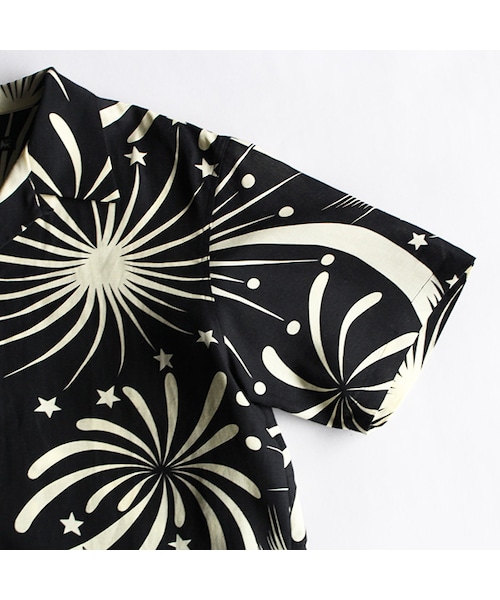 SASQUATCHfabrix.（サスクワァッチファブリックス）の「Fire Works Aloha Half Sleeve Shirts（トップス・Black x Yellow・S/M/L）」の4枚目の写真