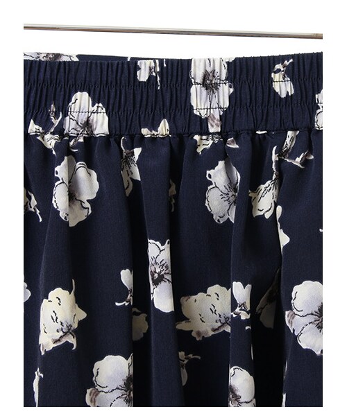 earth music&ecology（アースミュージックアンドエコロジー）の「＜WEB限定大きな・小さなサイズ＞スキスカ フラワーミニスカート（スカート・オフホワイト/イエロー/ネイビー・XS/L）」の12枚目の写真