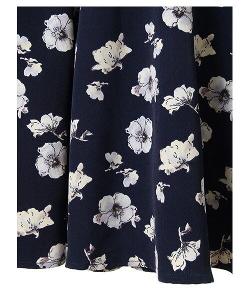 earth music&ecology（アースミュージックアンドエコロジー）の「＜WEB限定大きな・小さなサイズ＞スキスカ フラワーミニスカート（スカート・オフホワイト/イエロー/ネイビー・XS/L）」の11枚目の写真