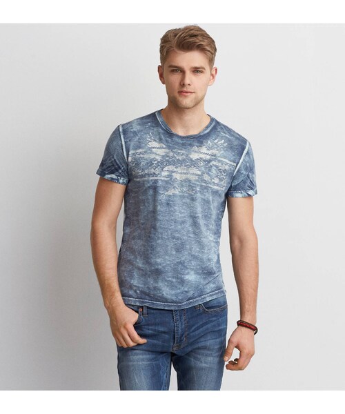 American Eagle(アメリカンイーグル)の「AEOサウスウェスタングラフィックTシャツ(Tシャツ/カットソー・メンズ・ダークブルー・XS/S/M/L/XL/XXL/XXXL)」の1枚目の写真