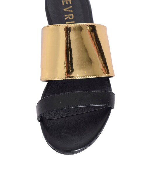 EVRIS（エヴリス）の「メタリックフラットサンダル（シューズ・レディース・ホワイト/ブラック・M/L）」の9枚目の写真