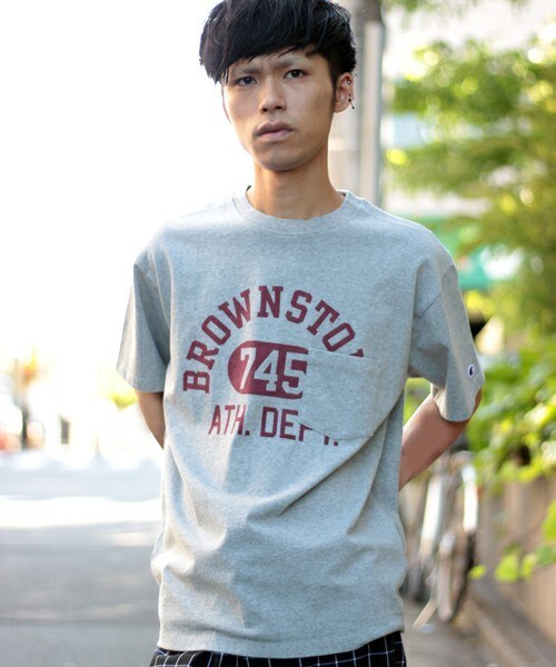 Champion(チャンピオン)の「【Champion(チャンピオン)】別注オーバーポケットTシャツ(Tシャツ/カットソー・メンズ・ホワイト/ネイビー/杢グレー・MEDIUM/LARGE/SMALL)」の2枚目の写真