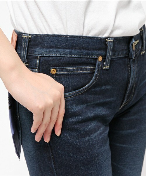 Lee（リー）の「Lee SLIM TAPERED（デニムパンツ・レディース・ブルー/インディゴブルー・34/36/38）」の8枚目の写真