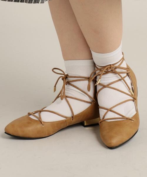 RAY CASSIN(レイカズン)の「レースアップフラットシューズ(シューズ・レディース・ブラック/ベージュ・M)」の2枚目の写真