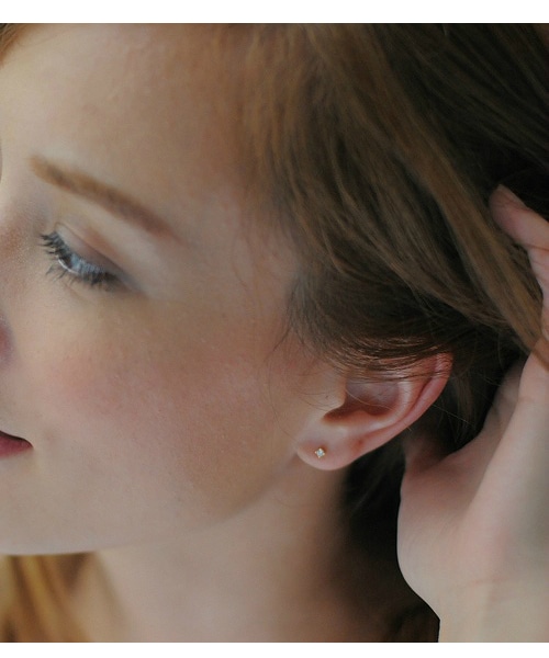 pinacoteca（ピナコテーカ）の「ピナコテーカ 364 4本爪 一粒ダイヤモンド ハート スタッド ピアス 0.05ct（ピアス（両耳用）・レディース・ゴールド・Free）」の2枚目の写真